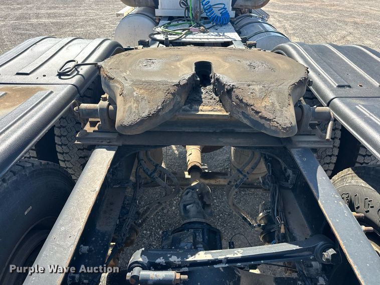 image for item EJ8613 2008 Mack CHU613 semi truck