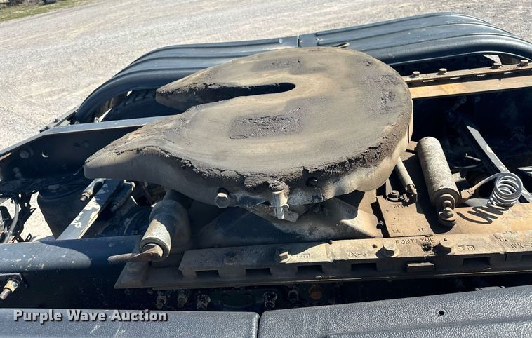 image for item EJ8613 2008 Mack CHU613 semi truck