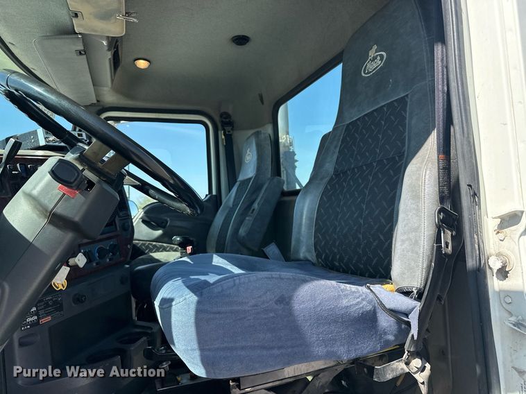 image for item EJ8613 2008 Mack CHU613 semi truck