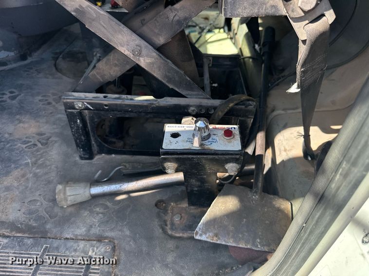 image for item EJ8613 2008 Mack CHU613 semi truck