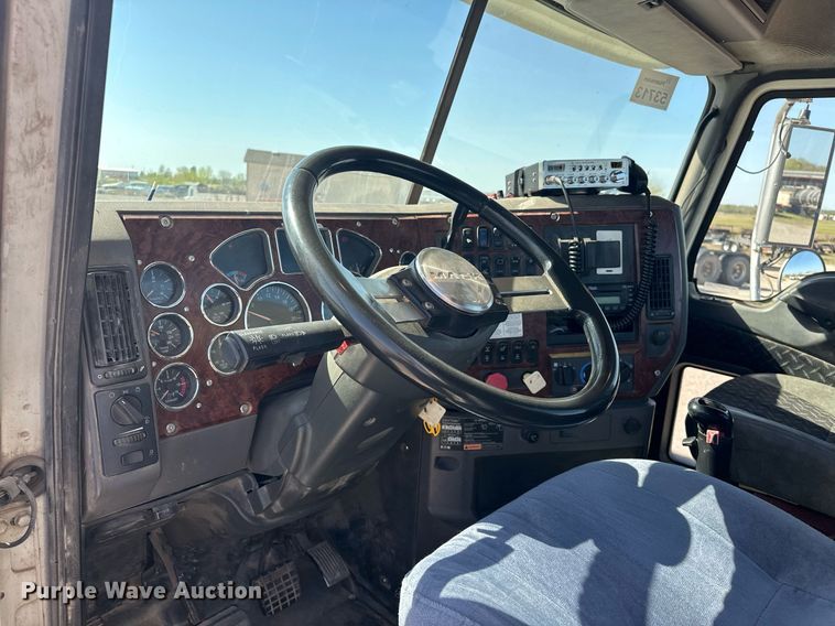 image for item EJ8613 2008 Mack CHU613 semi truck