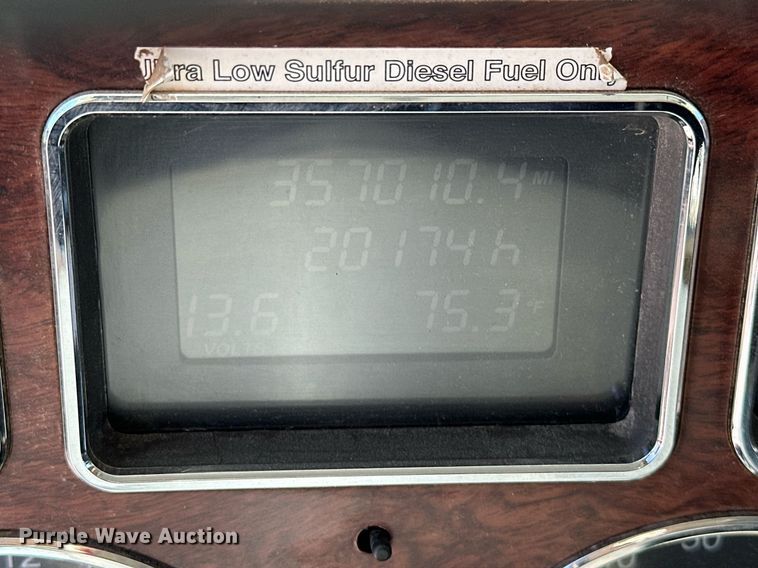 image for item EJ8613 2008 Mack CHU613 semi truck