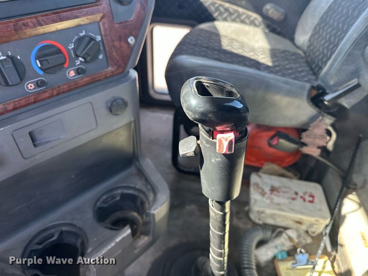 image for item EJ8613 2008 Mack CHU613 semi truck