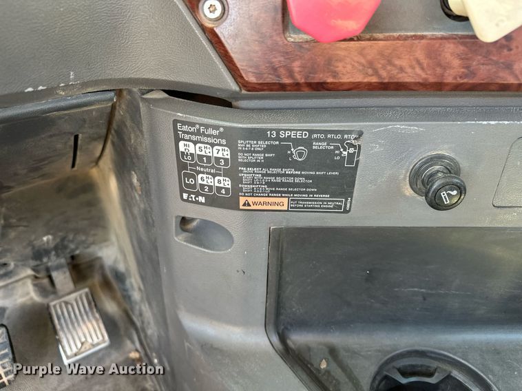 image for item EJ8613 2008 Mack CHU613 semi truck