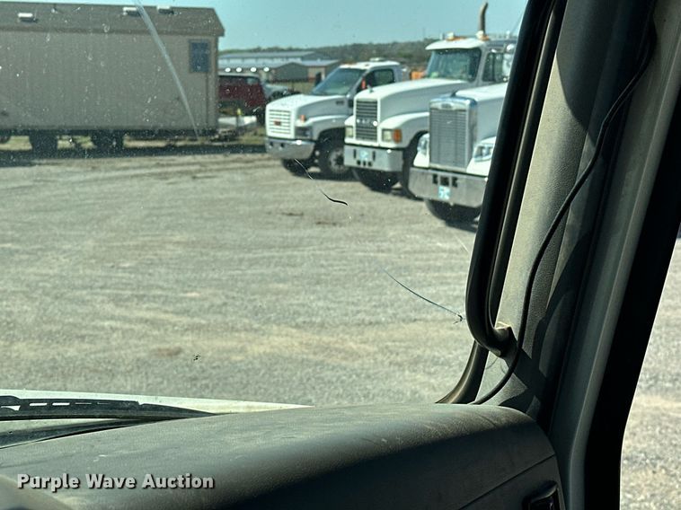 image for item EJ8613 2008 Mack CHU613 semi truck