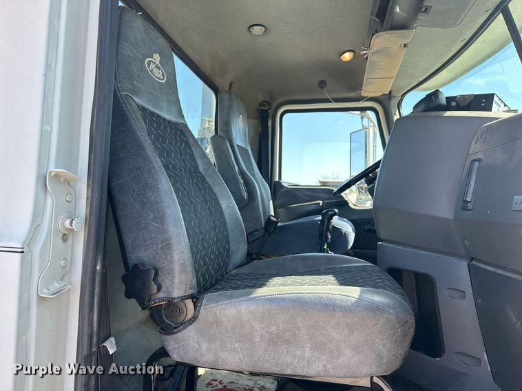 image for item EJ8613 2008 Mack CHU613 semi truck