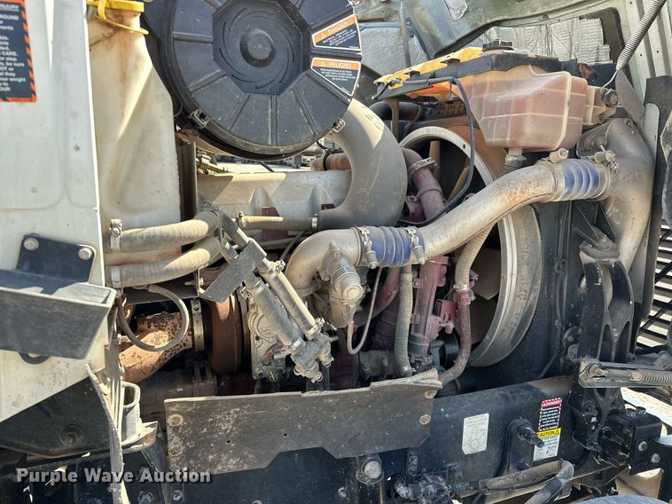 image for item EJ8613 2008 Mack CHU613 semi truck