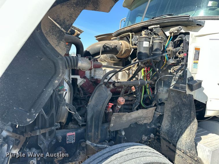 image for item EJ8613 2008 Mack CHU613 semi truck