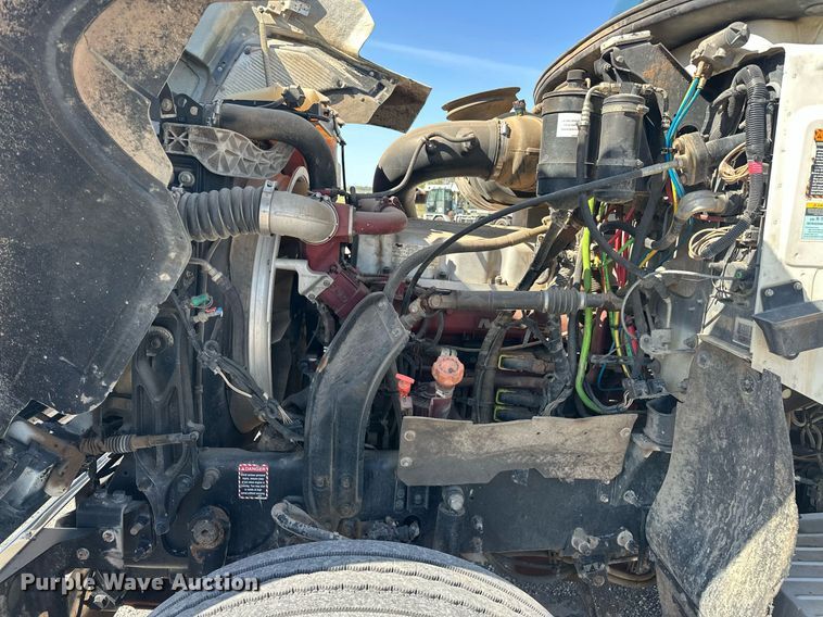 image for item EJ8613 2008 Mack CHU613 semi truck