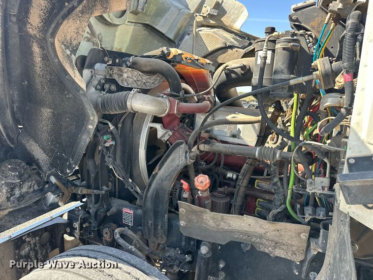 image for item EJ8613 2008 Mack CHU613 semi truck