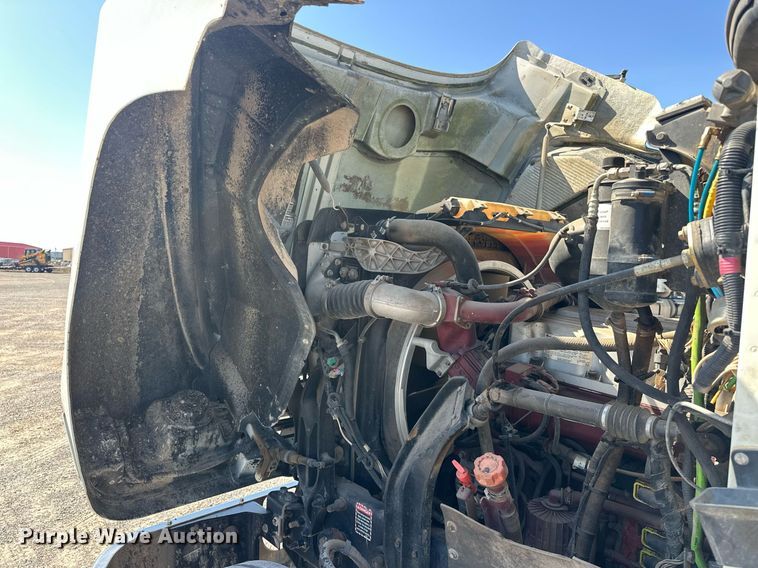 image for item EJ8613 2008 Mack CHU613 semi truck