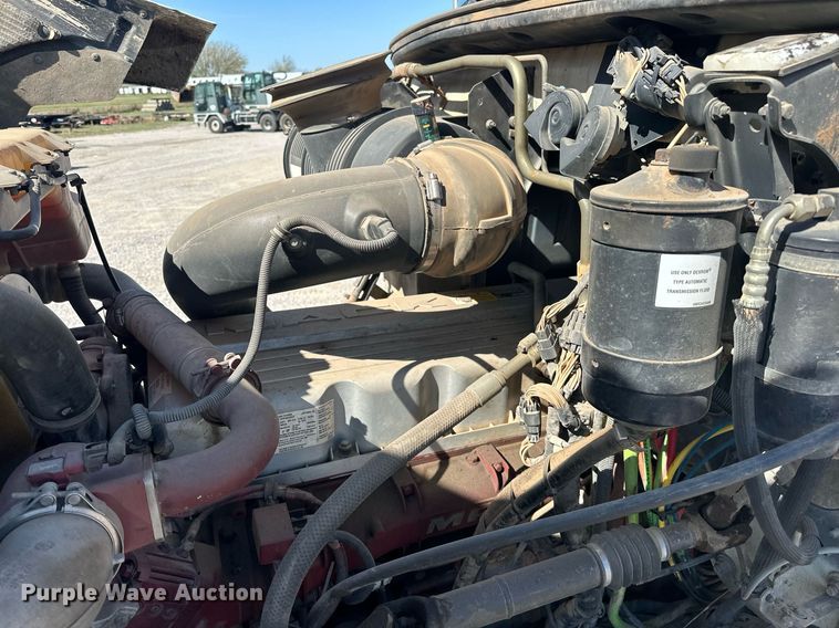 image for item EJ8613 2008 Mack CHU613 semi truck