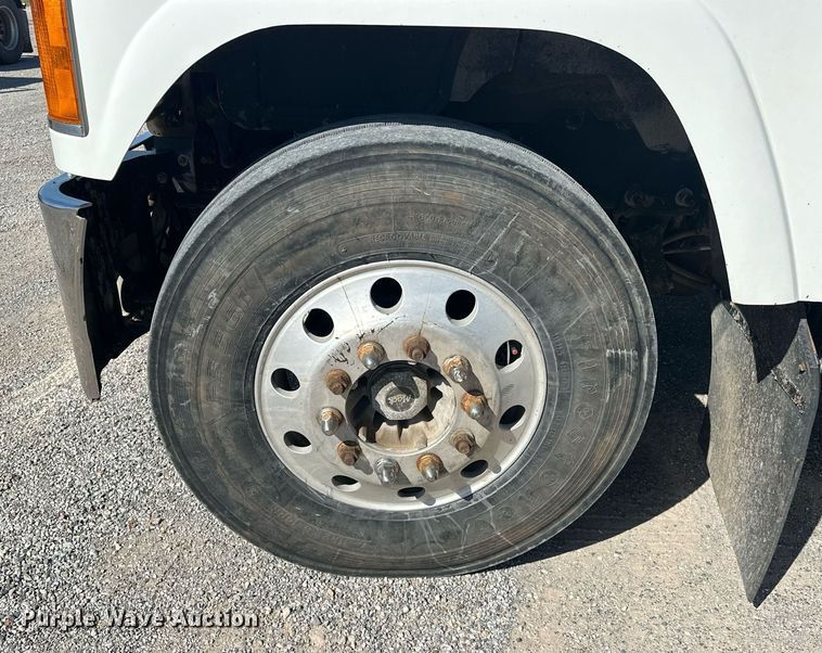 image for item EJ8613 2008 Mack CHU613 semi truck