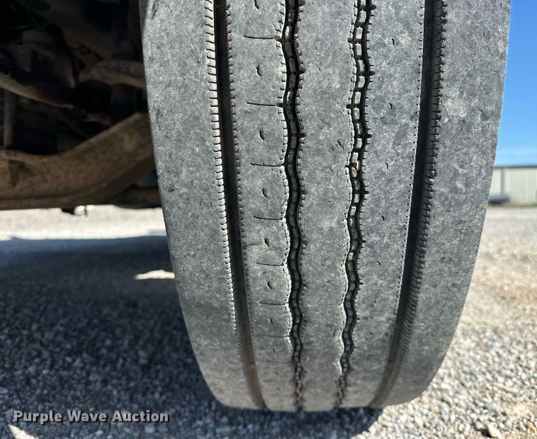 image for item EJ8613 2008 Mack CHU613 semi truck