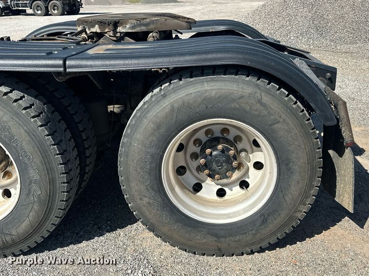 image for item EJ8613 2008 Mack CHU613 semi truck