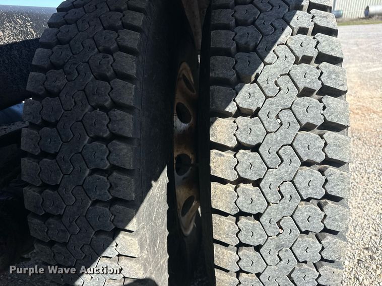 image for item EJ8613 2008 Mack CHU613 semi truck