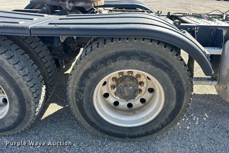 image for item EJ8613 2008 Mack CHU613 semi truck