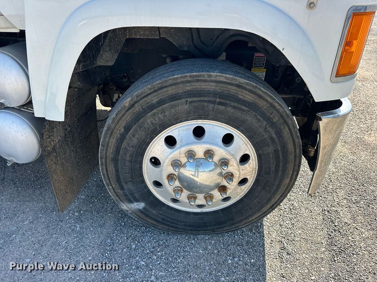 image for item EJ8613 2008 Mack CHU613 semi truck