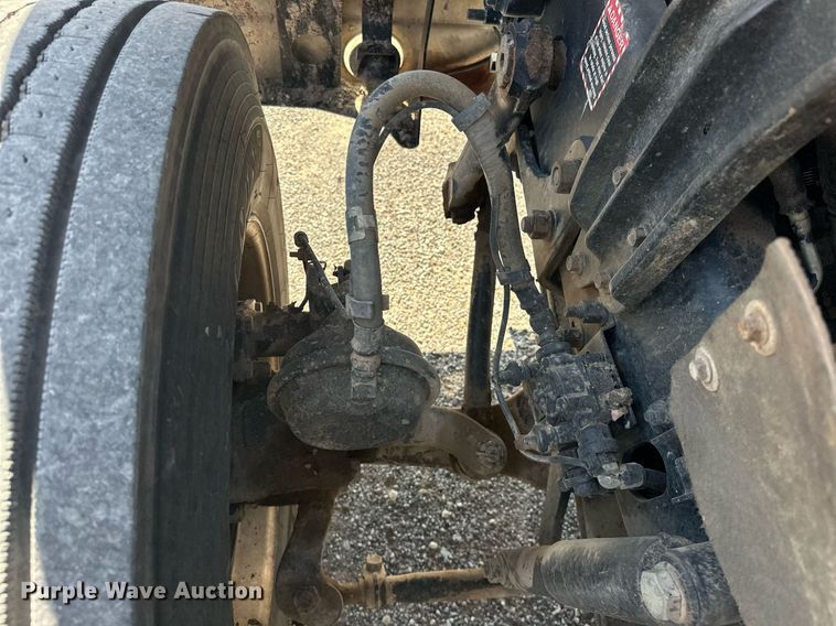 image for item EJ8613 2008 Mack CHU613 semi truck