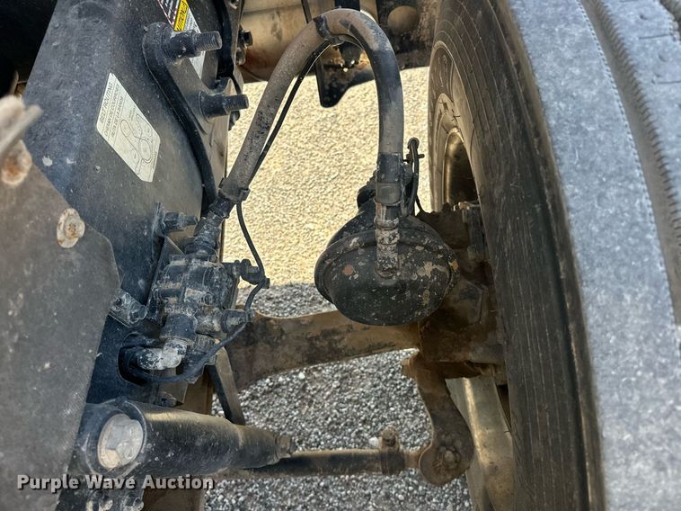 image for item EJ8613 2008 Mack CHU613 semi truck