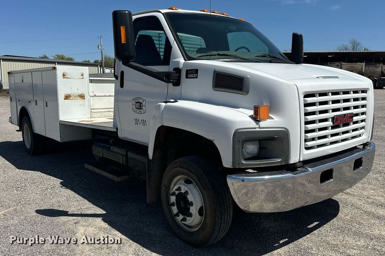 image for item EJ8614 2004 GMC C6500 utility / service truck
