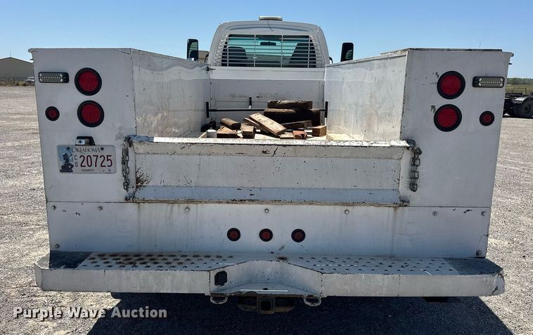 image for item EJ8614 2004 GMC C6500 utility / service truck