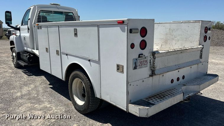 image for item EJ8614 2004 GMC C6500 utility / service truck