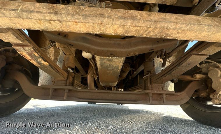 image for item EJ8614 2004 GMC C6500 utility / service truck