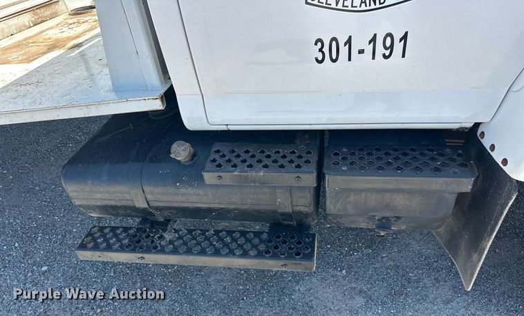 image for item EJ8614 2004 GMC C6500 utility / service truck