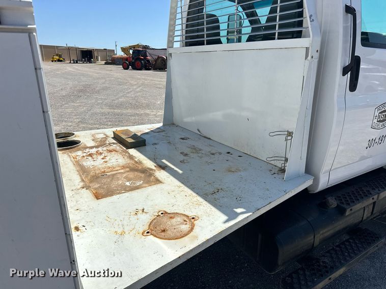 image for item EJ8614 2004 GMC C6500 utility / service truck