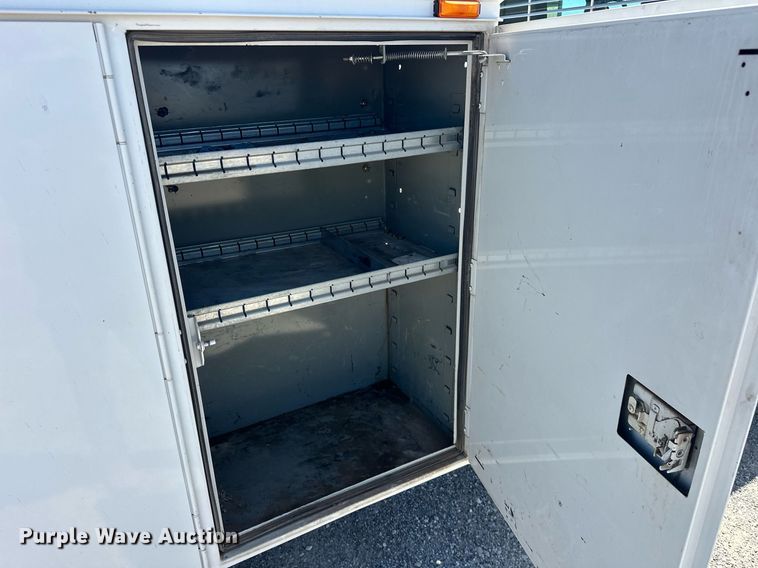 image for item EJ8614 2004 GMC C6500 utility / service truck