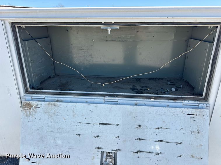 image for item EJ8614 2004 GMC C6500 utility / service truck