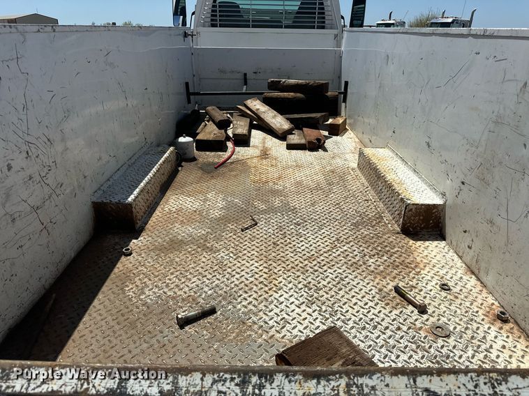 image for item EJ8614 2004 GMC C6500 utility / service truck