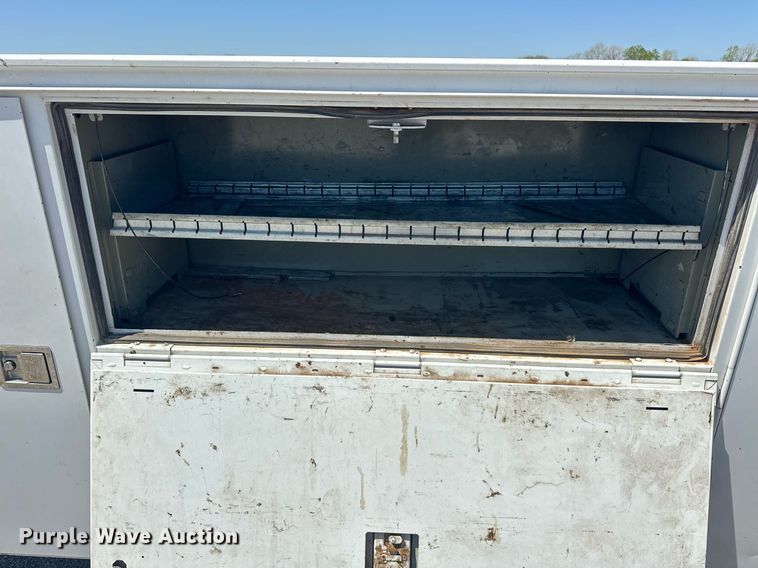 image for item EJ8614 2004 GMC C6500 utility / service truck