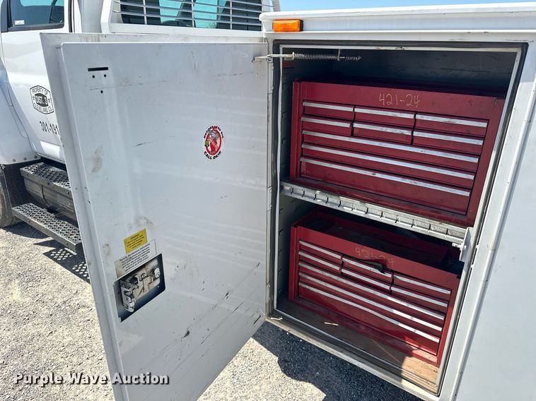 image for item EJ8614 2004 GMC C6500 utility / service truck