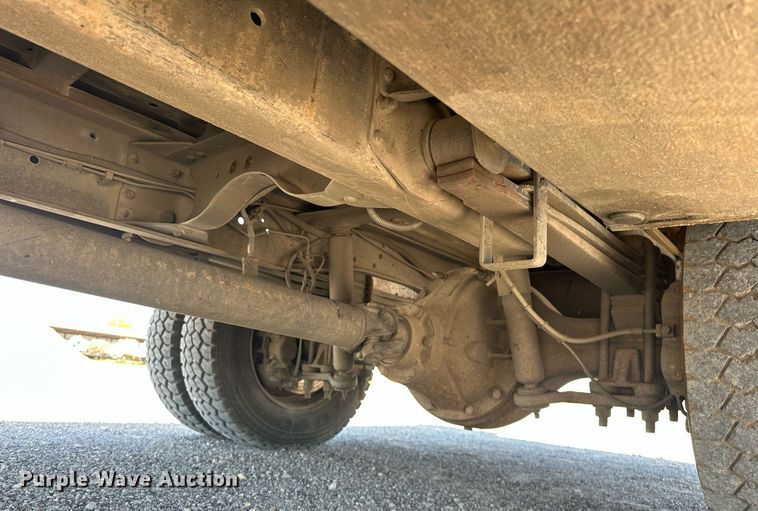 image for item EJ8614 2004 GMC C6500 utility / service truck