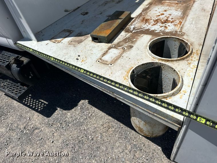 image for item EJ8614 2004 GMC C6500 utility / service truck