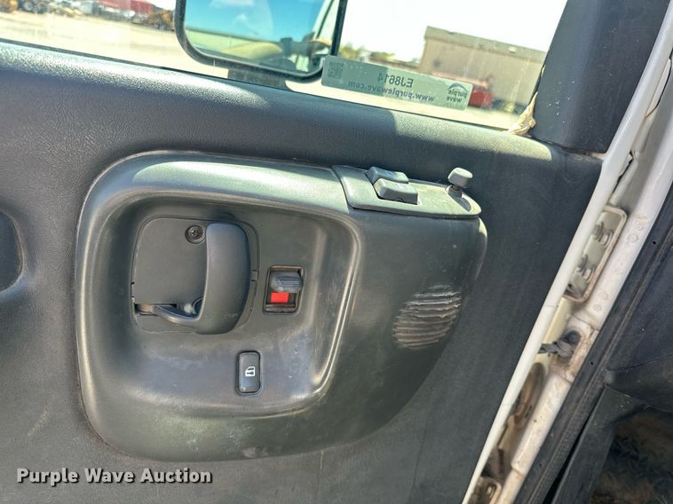 image for item EJ8614 2004 GMC C6500 utility / service truck