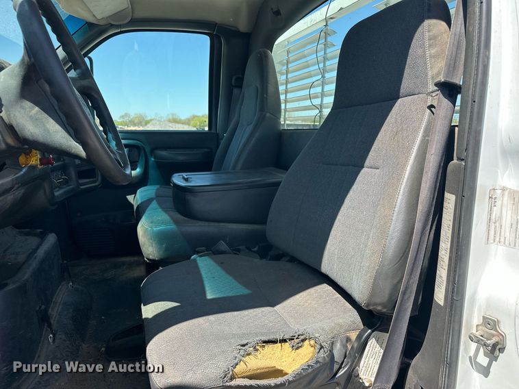 image for item EJ8614 2004 GMC C6500 utility / service truck