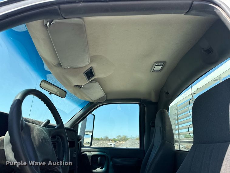 image for item EJ8614 2004 GMC C6500 utility / service truck