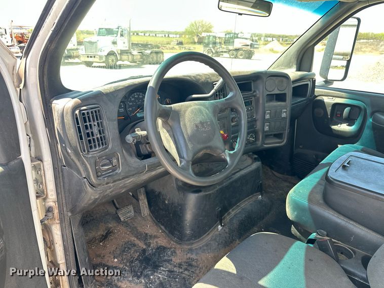 image for item EJ8614 2004 GMC C6500 utility / service truck