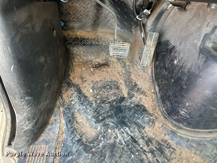 image for item EJ8614 2004 GMC C6500 utility / service truck