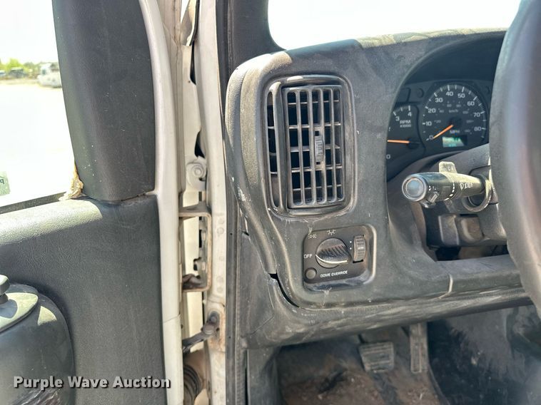 image for item EJ8614 2004 GMC C6500 utility / service truck