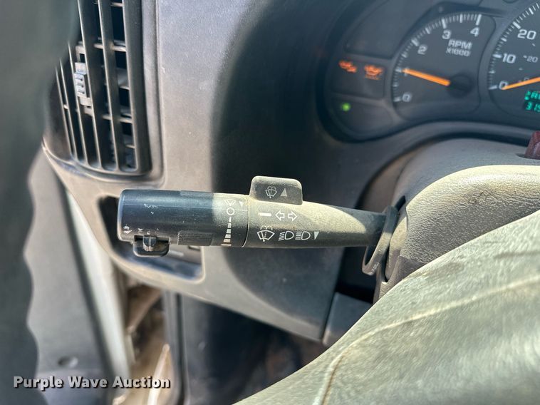 image for item EJ8614 2004 GMC C6500 utility / service truck