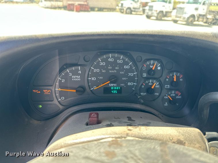 image for item EJ8614 2004 GMC C6500 utility / service truck