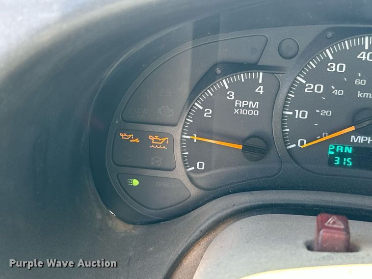 image for item EJ8614 2004 GMC C6500 utility / service truck