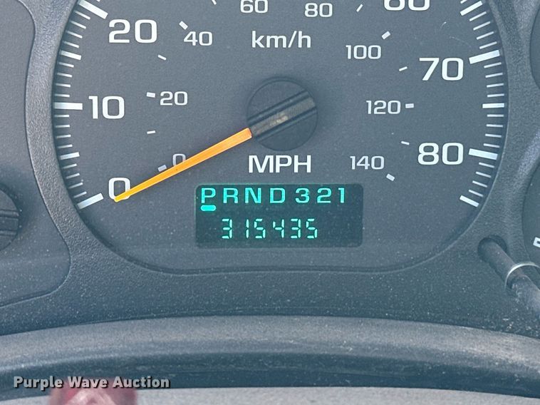 image for item EJ8614 2004 GMC C6500 utility / service truck