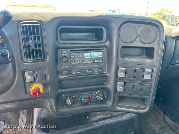 image for item EJ8614 2004 GMC C6500 utility / service truck