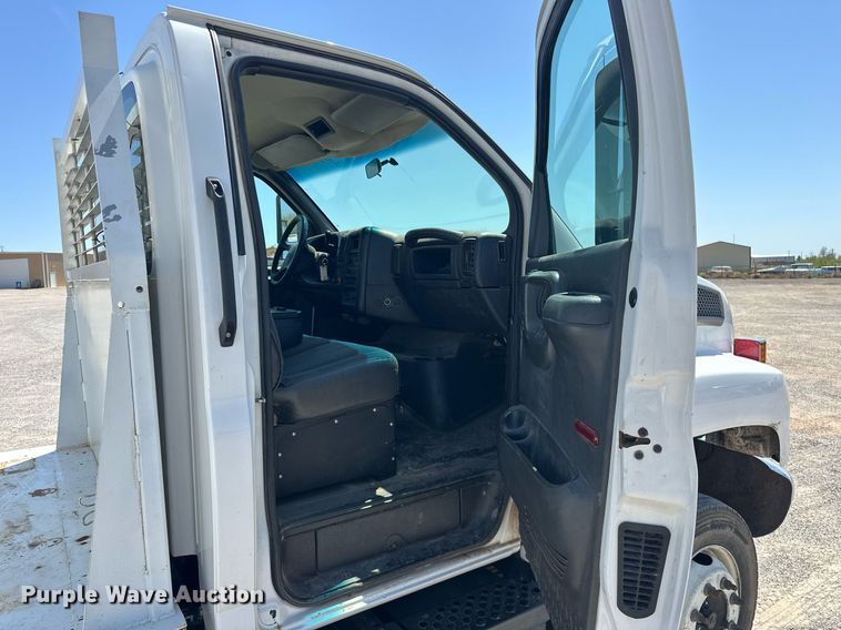 image for item EJ8614 2004 GMC C6500 utility / service truck