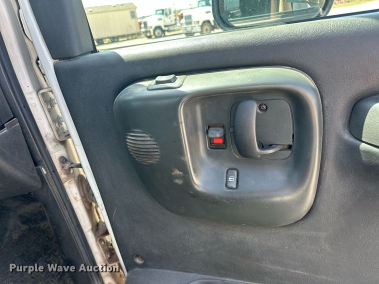 image for item EJ8614 2004 GMC C6500 utility / service truck